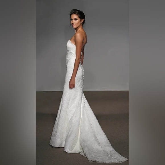 Anna Maier Alberta Lace Wedding Gown - Picture 2 of 7